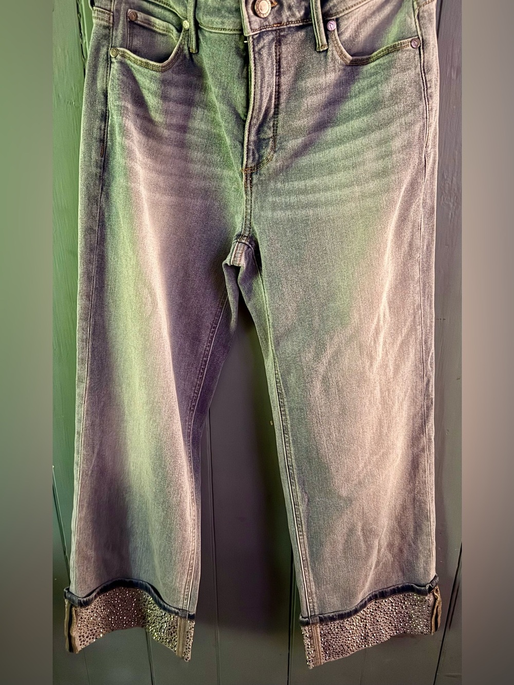 BNWT!! Simply Vera Cropped High Waist Stretch Jeans with Embellished Cuffs - 2